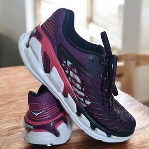 Hoka One One Vanquish 3 in Purple and Black Excellent Condition